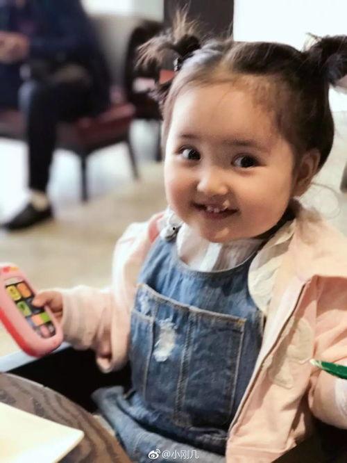 蒙古族唱歌小网红,蒙古族小网红的歌声传遍大江南北