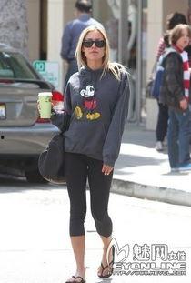 黑色卫衣明星,时尚与个性的完美融合