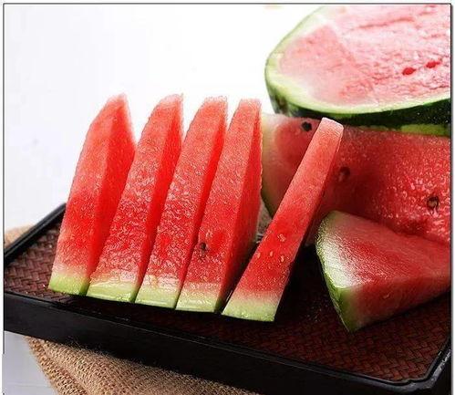 南京吃瓜女的,网络热议背后的真相与反思