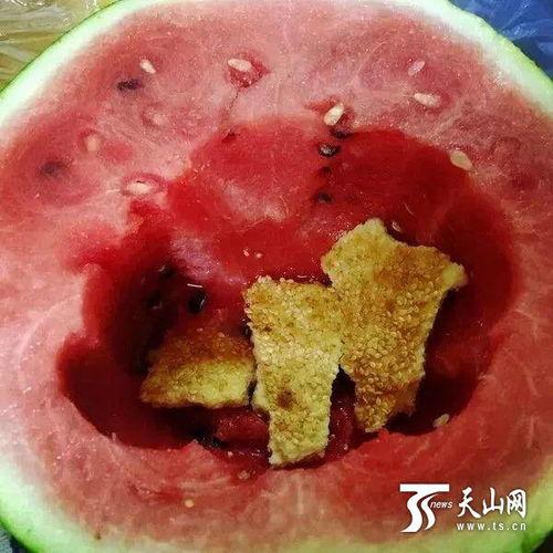 吃新疆瓜和馕,舌尖上的西域风情