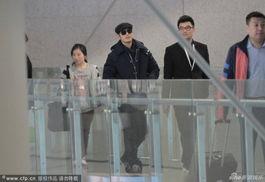 在机场攻击明星,明星遭遇神秘攻击，真相背后隐藏惊人秘密