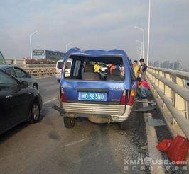 今日头条东安大桥车祸,惊心动魄的生死瞬间，紧急救援展开