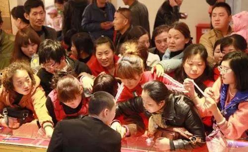 青岛大妈今日头条新闻,今日头条聚焦社区生活新现象